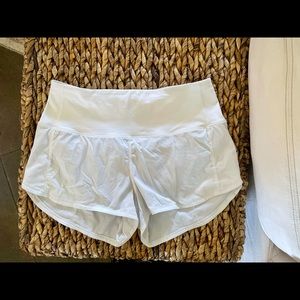 Lululemon Speed Up Short - “2.5” inches size 6